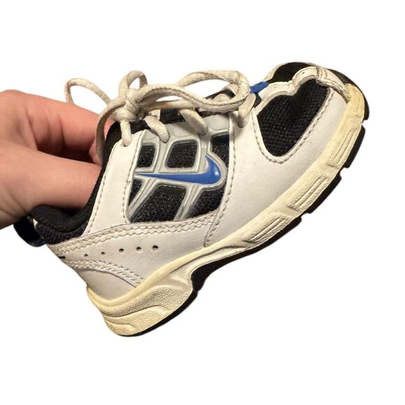 Nike Infant Sneakers Blue Accent Size 4 - Picture 6 of 9